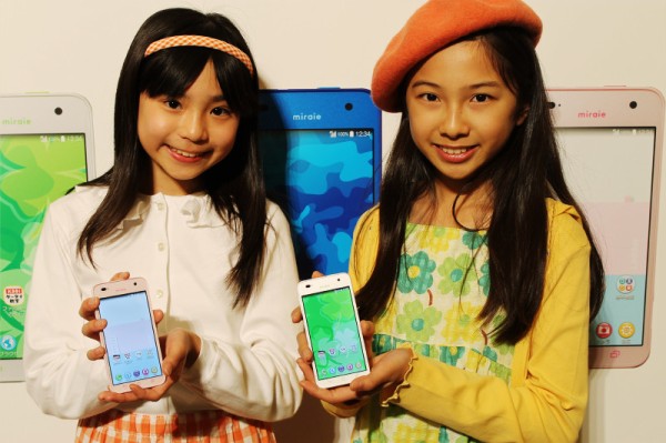 au初のジュニア向けスマホ「miraie KYL23」は防水・防塵・耐衝撃