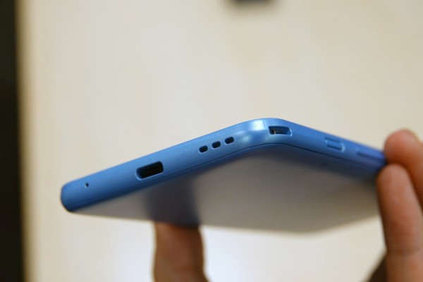 富士通のSoftBank向けあんしんスマホ「arrows U」の魅力を写真とともに