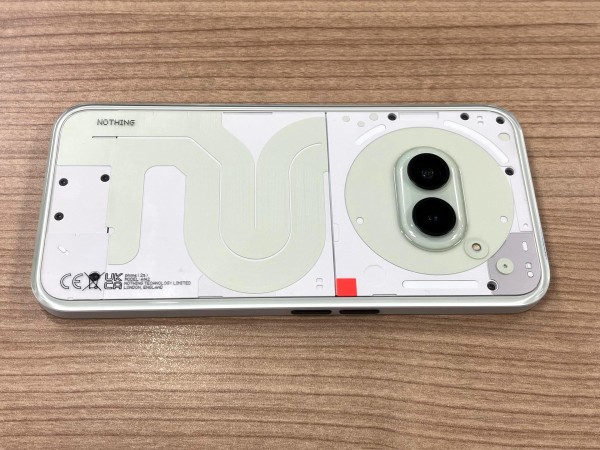 携帯電話本体 NothingPhone(2a) community edition Nothing、暗闇で背面が光るスマホ「Phone（2a）Community