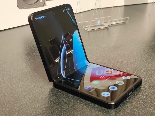 5G＆FeliCa対応フォルダブルスマホ「nubia Flip 5G（NX724J