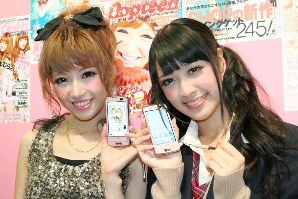 送料無料，正規品】 【中古】Popteenスマートフォン F-03D Girls