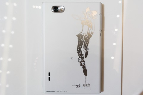 docomo L-06D JOJO　ジョジョ　スマホ ジョジョ”の世界を華麗に再現した限定モデル「L-06D JOJO