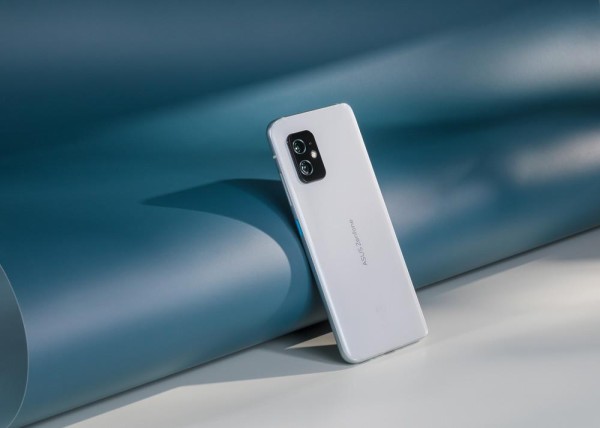 ASUS - 【新品同様】zenfone7 8G/128G ホワイト SIMフリー 技適有り ZenFone 7｜価格比較・最新情報 - 価格.com