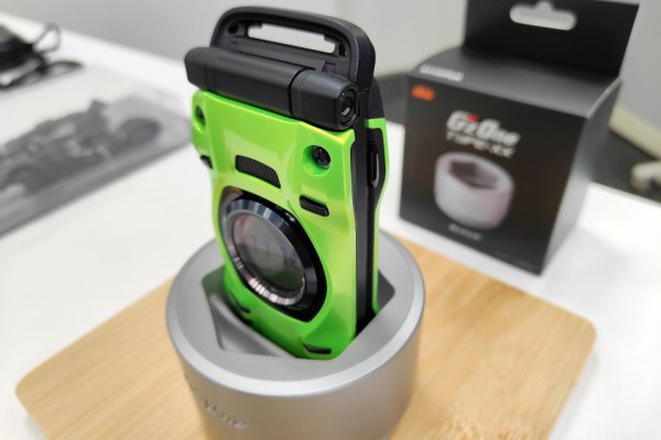 au G'zOne type-xx 専用ストラップ&マルチケース、卓上ホルダー付 au G'zOne type-xx 専用ストラップ&マルチケース、卓上ホルダー