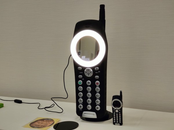 au向けタフネスケータイ「G'zOne TYPE-XX」の専用アクセサリ―や「au