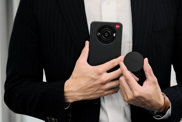 ライカカメラジャパン、Leica監修の新スマホ「Leitz Phone 3」を