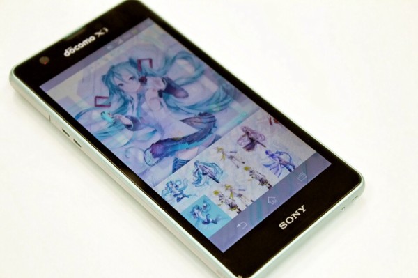 間もなく発売開始！「初音ミク」とコラボしたスマートフォン