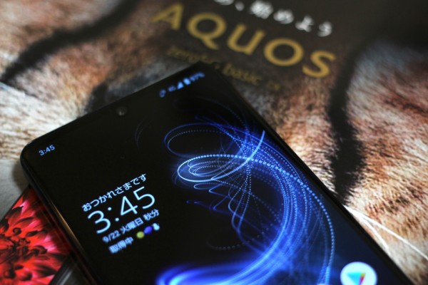 au向け5Gスマホ「AQUOS zero5G basic DX SHG02」をファースト