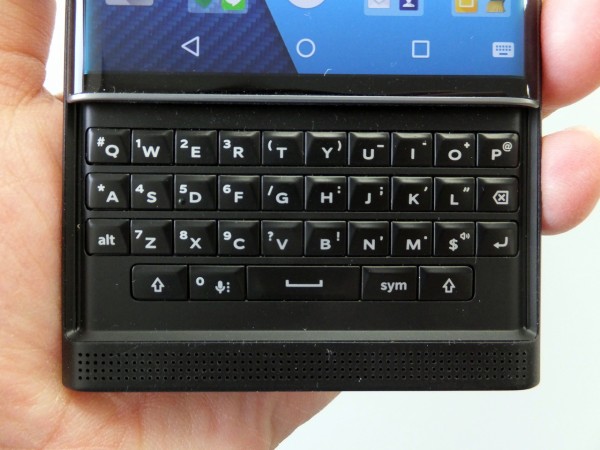 BlackBerry PRIV　スライド式キーボードスマホ　ブラックベリー Android OSで生まれ変わった「BlackBerry Priv」--スライド式