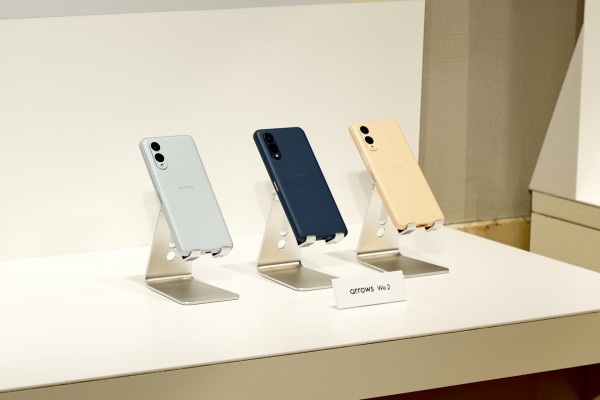 au＆UQ mobile向けスタンダードスマホ「arrows We2 FCG02」に