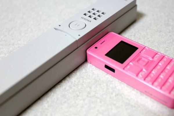 フリスクサイズの極小PHS「ストラップフォン2 （WX06A）」を開封