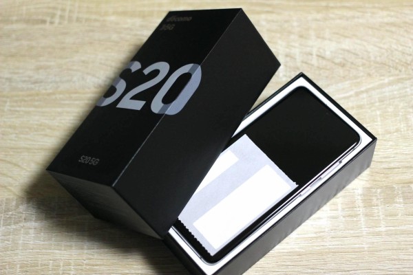 Samsung Galaxy S20 5G 本体 箱付き 最新フラッグシップスマホ「Galaxy S20 5G SC-51A」を購入！開封して同