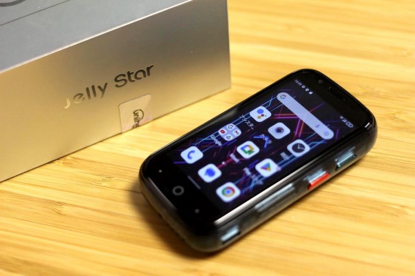 Unihertz、超小型スマホの最新モデル「Jelly Star」の一般販売を