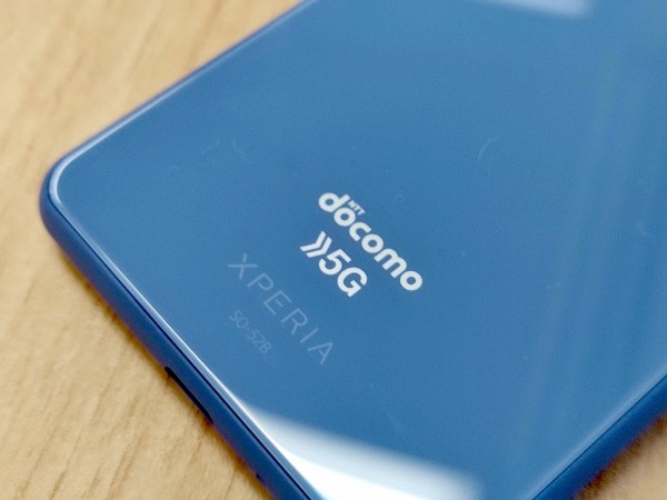 NTTドコモの5G対応スタンダードスマホ「Xperia 10 III SO-52B」を写真