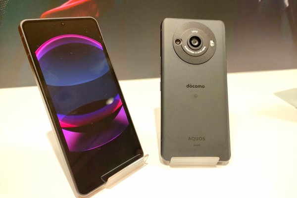 【カズ】docomo AQUOS R8 Pro ブラック本体 ドコモ、1型センサーカメラ搭載の5Gスマホ「AQUOS R8 pro」を