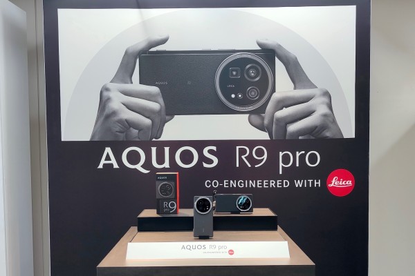 NTTドコモ、Leicaカメラ搭載フラッグシップスマホ「AQUOS R9 pro SH