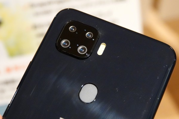 au向け5G対応スマホ「ZTE a1 ZTG01」を写真で紹介！本体価格5万