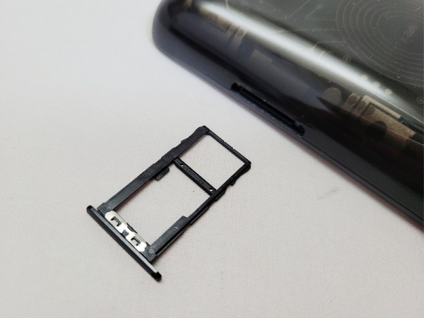 シリーズ新作は5G対応で5インチのワンハンドサイズに！小型スマホ