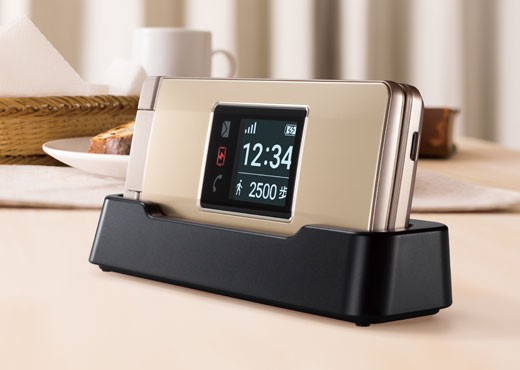 SoftBank向けVoLTE対応折りたたみ型ケータイ「かんたん携帯10」を発表