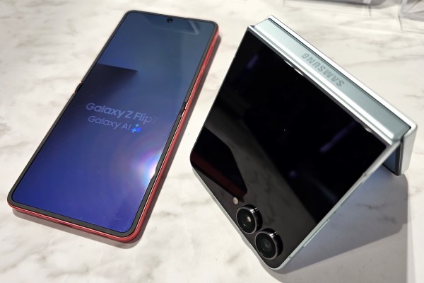 Samsung、薄く軽くなった新フォルダブルスマホ「Galaxy Z Fold7