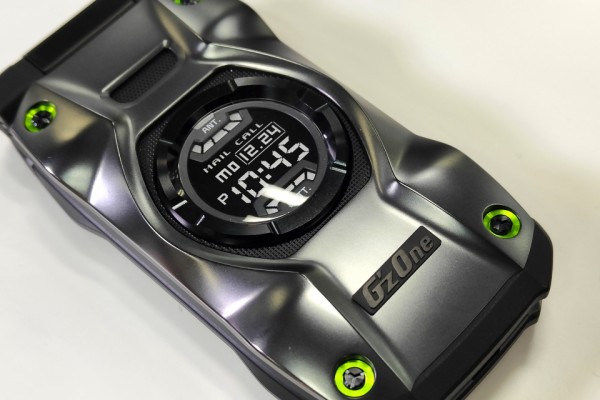 au向けのタフネスケータイG'zOneが11年振りに復活！20周年記念モデル