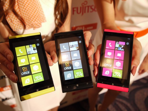 KDDI、日本初Windows Phone 7.5 Mango搭載のau向け防水防塵