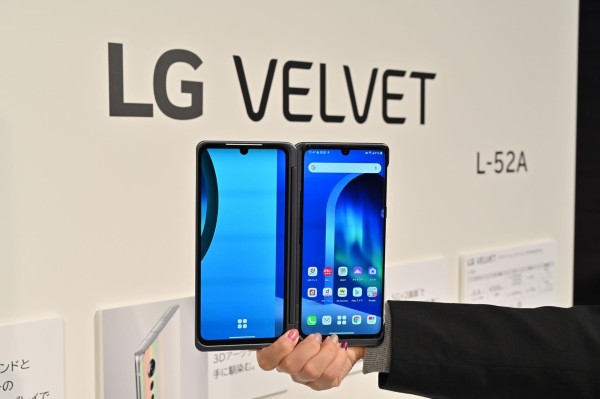 NTTドコモ、2画面対応の5Gスマホ「LG VELVET L-52A」にAndroid 11への