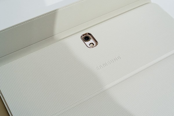 auからも登場！10.5インチ2560×1600ドットのプレミアム