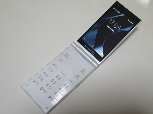 FREETEL MUSASHI SIMフリー ホワイト 2つ折りスマホ FREETEL MUSASHI SIMフリー ホワイト 2つ折りスマホ