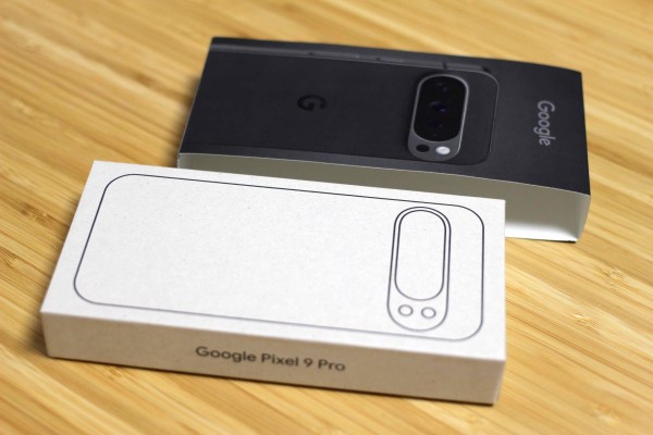 Googleの新フラッグシップスマホ「Pixel 9 Pro」を開封して外観や同梱 Googleの新フラッグシップスマホ「Pixel 9 Pro」を開封して外観や同梱