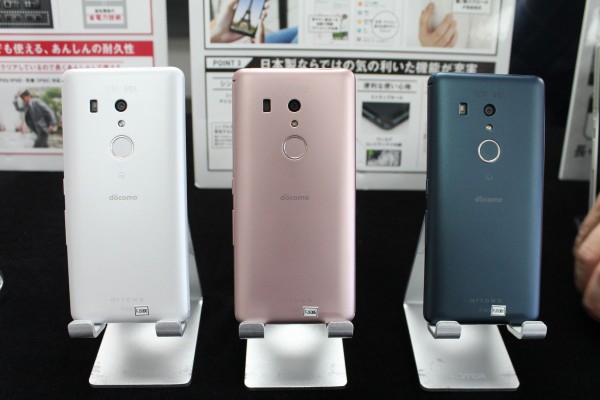 NTTドコモの高コスパスマホ「arrows Be3 F-02L」を写真と動画で紹介