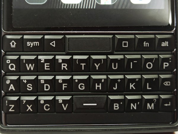 Uniherz titan QWERTYキーボードスマートフォン 本体 s-l400.jpg