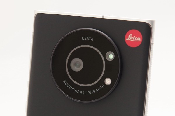 ソフトバンク　Leica ソフトバンク”、ライカ初のスマートフォン「LEITZ PHONE 1」を