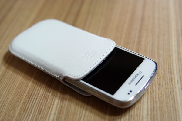 ブラックベリー9900白 女子力が半端ない！大人カワイイ「BlackBerry Bold 9900」の新色「Pure