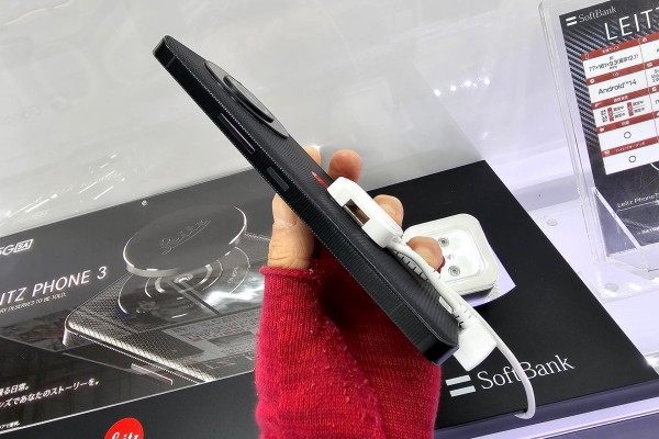 SoftBankが独占販売するLeica監修の1型センサーカメラ搭載で高性能な新