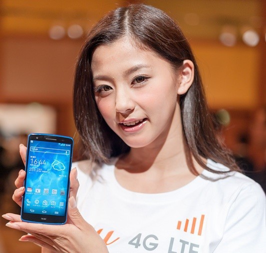 KDDI、LGと共同開発したau向け4G LTE対応スマホ「isai LGL22」の