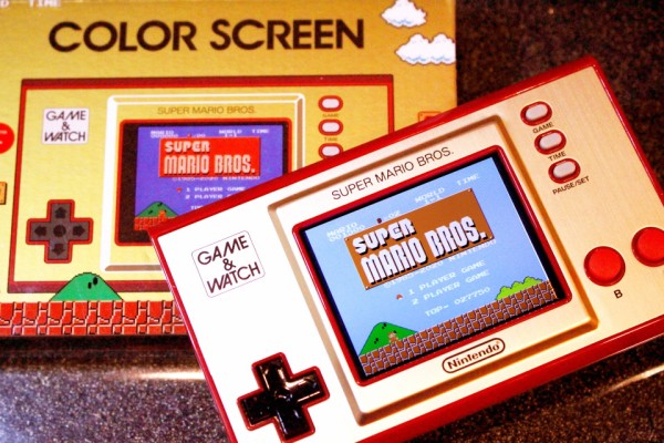 任天堂の携帯型ゲーム機「ゲーム＆ウオッチ スーパーマリオ
