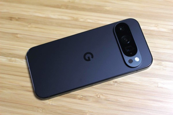 Googleの新フラッグシップスマホ「Pixel 9 Pro」を開封して外観や同梱