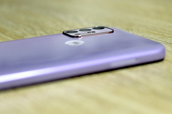 ちょい上を取り入れた低価格なモトローラのSIMフリースマホ「moto g30