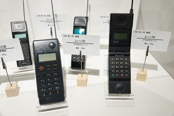 携帯電話本体 villege 秋吉 健のArcaic Singularity：平成最後のケータイよもやま話