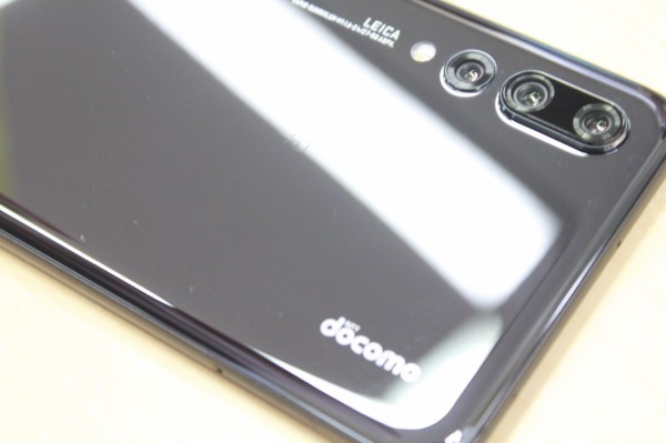 NTTドコモ、最新フラッグシップスマホ「HUAWEI P20 Pro HW-01K」を発表