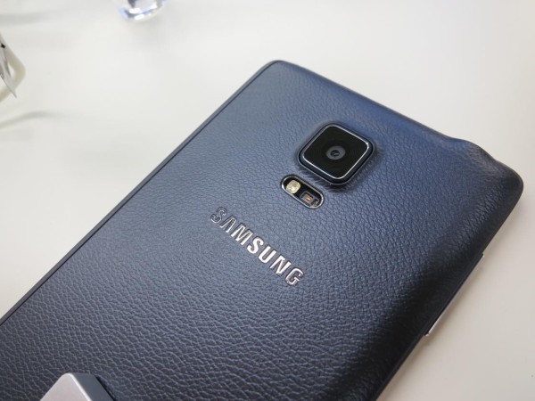 Samsungの最新フラッグシップスマホ「Galaxy Note Edge」が国内先行