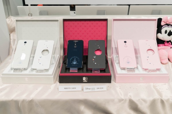 NTTドコモのディズニースマホ「Disney Mobile on docomo DM-01K」を