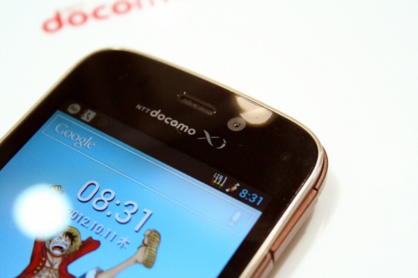 連載15周年記念の限定50,000台コラボモデル！ドコモ向けワンピース