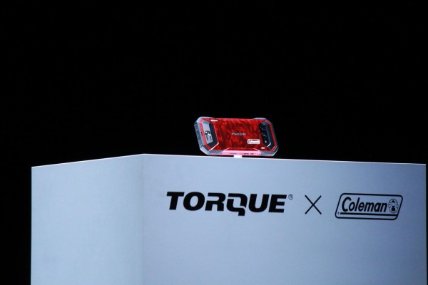 コールマンとコラボしたau向けタフネススマホ「TORQUE 5G Coleman