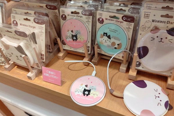 ラインニャップも充実！かわいすぎる「Fuku Fuku Nyanko（ふくふくにゃんこ）」のワイヤレス充電器各種をまとめて紹介【レビュー】 :  S-MAX