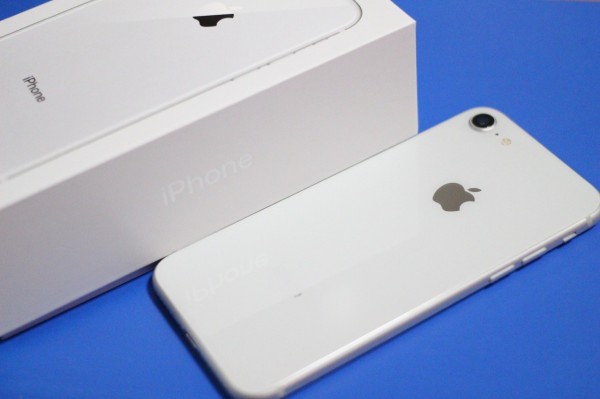 アップルの新スマホ「iPhone 8」のSIMフリー版を購入したので