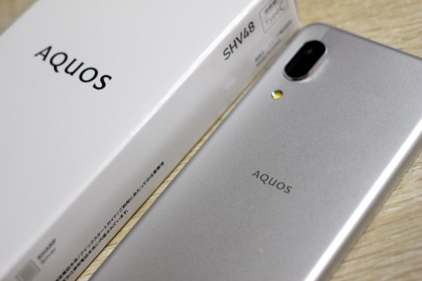 auとUQ mobileのスタンダードスマホ「AQUOS sense3 basic SHV48