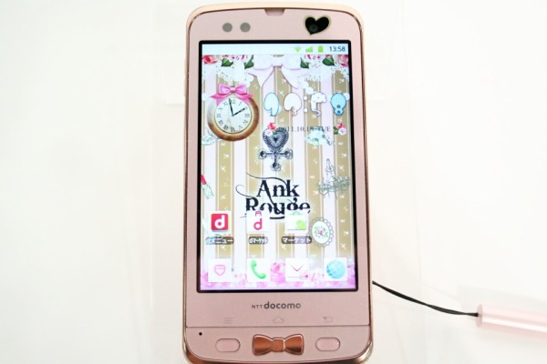 Popteenコンテンツもチェック！防水機能やおくだけ充電に対応した