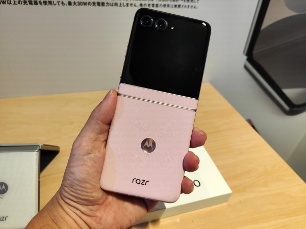 Motorola razr 60 ピンク 本体　充電器付き Motorola razr 60 ピンク 本体 充電器付き モトローラの最新フォルダ
